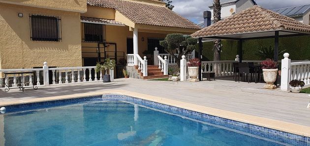 Foto 1 de Venta de chalet en Montepilar de 4 habitaciones con terraza y piscina