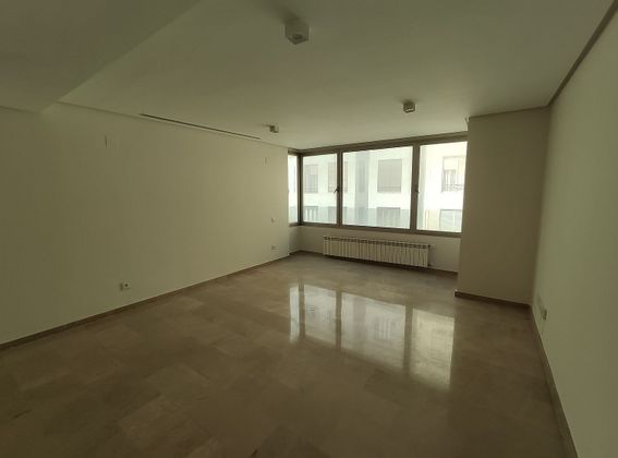Foto 2 de Alquiler de piso en calle De Morales Serrano de 2 habitaciones con garaje y aire acondicionado
