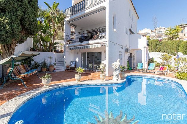 Foto 2 de Casa en venda a avenida Chimenea de 3 habitacions amb terrassa i piscina