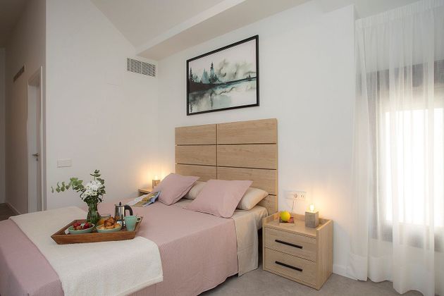 Foto 2 de Alquiler de dúplex en calle Huertos de 2 habitaciones con muebles y aire acondicionado