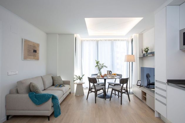 Foto 1 de Alquiler de piso en calle De Juan Llorens de 1 habitación con terraza y muebles