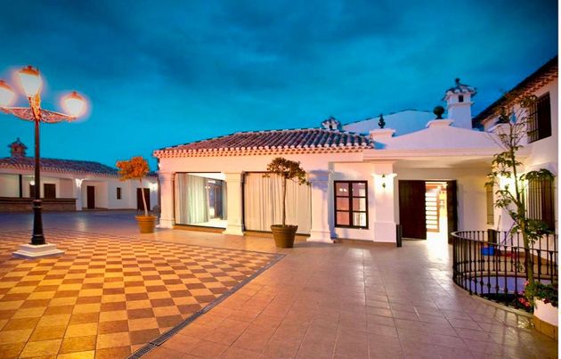 Foto 2 de Casa rural en venta en Alcaudete de 12 habitaciones con terraza y piscina