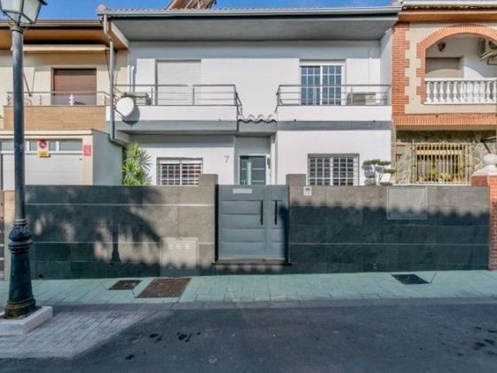 Foto 2 de Casa en venda a Peligros de 4 habitacions amb terrassa i balcó