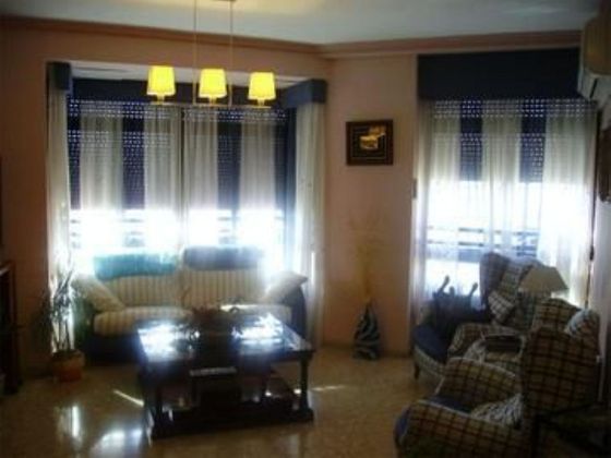Foto 1 de Piso en alquiler en Els Orriols de 4 habitaciones con muebles y aire acondicionado