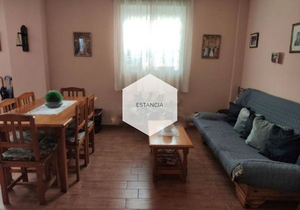 Foto 2 de Casa adossada en venda a calle Badajoz de 5 habitacions amb terrassa i aire acondicionat