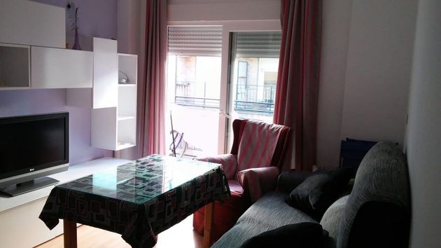 Foto 1 de Piso en alquiler en avenida De Madrid de 3 habitaciones con muebles y calefacción