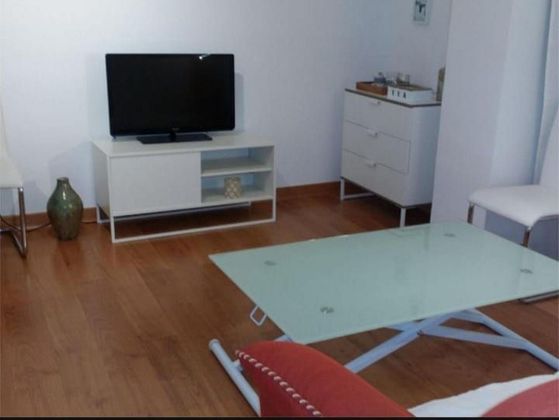 Foto 2 de Pis en lloguer a calle Estepona de 2 habitacions amb mobles i aire acondicionat