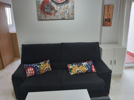 Foto 2 de Pis en lloguer a Centro - Sagrario de 1 habitació amb terrassa i mobles