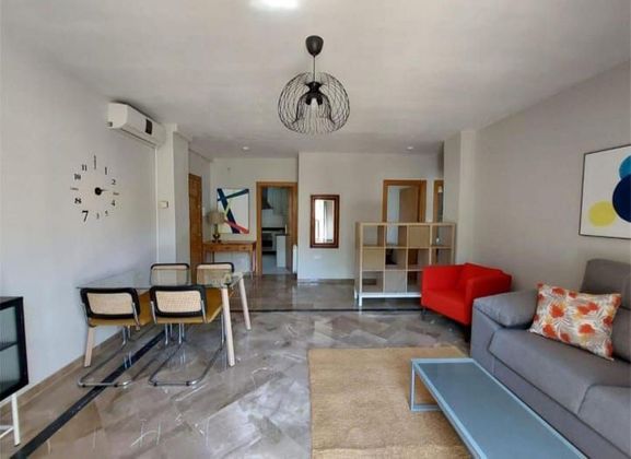 Foto 1 de Piso en alquiler en Centro - Sagrario de 3 habitaciones con muebles y balcón