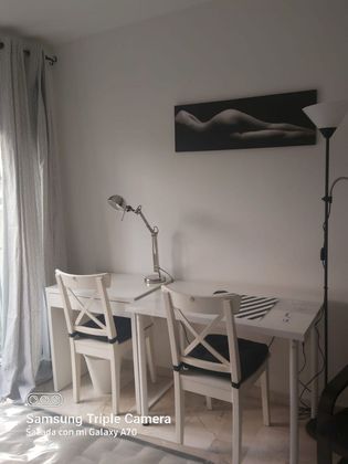 Foto 2 de Estudio en alquiler en Centro - Sagrario con muebles y calefacción