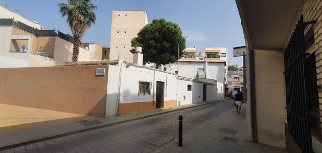 Foto 2 de Chalet en venta en Adra de 5 habitaciones con terraza y garaje