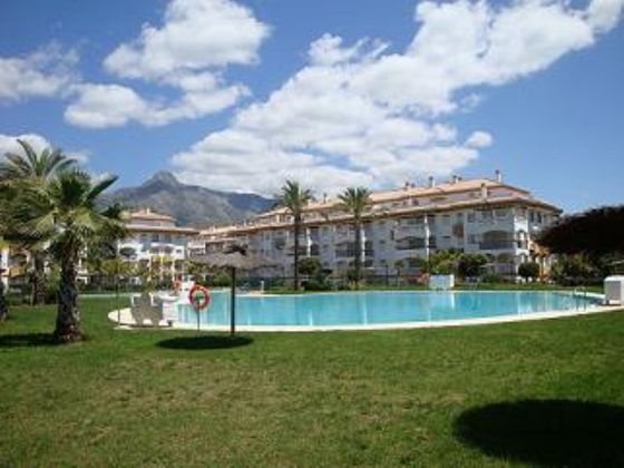 Foto 2 de Pis en lloguer a Nueva Andalucía centro de 1 habitació amb terrassa i piscina