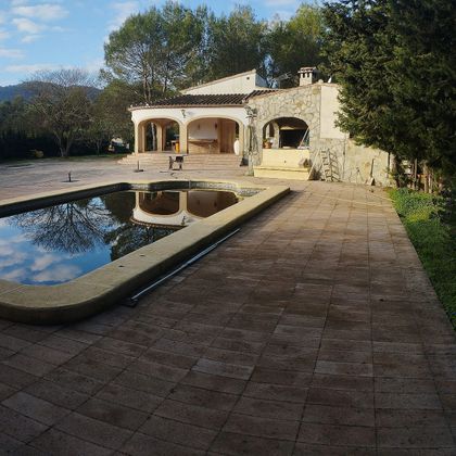 Foto 1 de Xalet en venda a calle La Llacuna de 4 habitacions amb terrassa i piscina