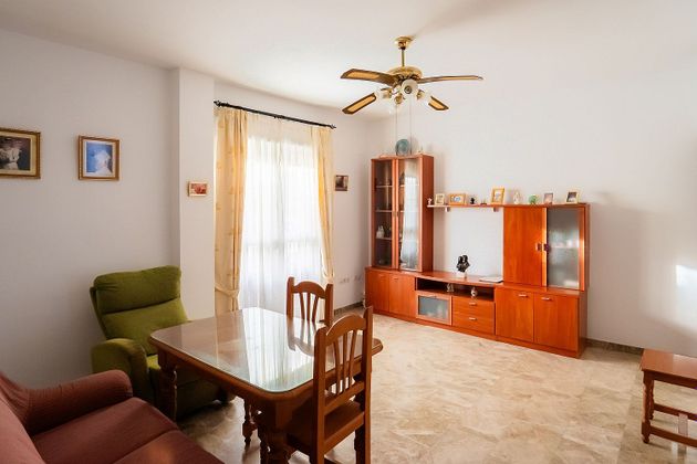 Foto 2 de Venta de piso en Alcalá del Río de 3 habitaciones con jardín y aire acondicionado