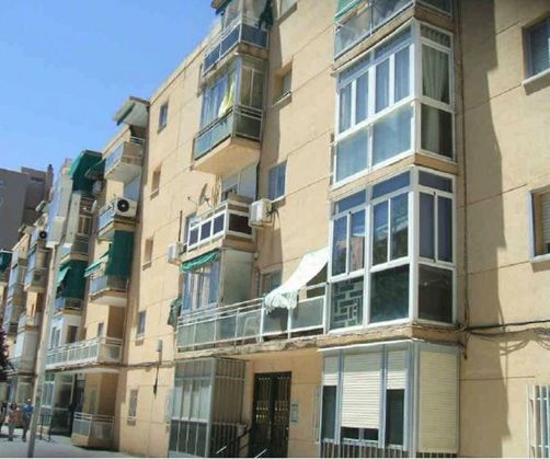 Foto 1 de Pis en venda a calle Isabela de 3 habitacions i 72 m²