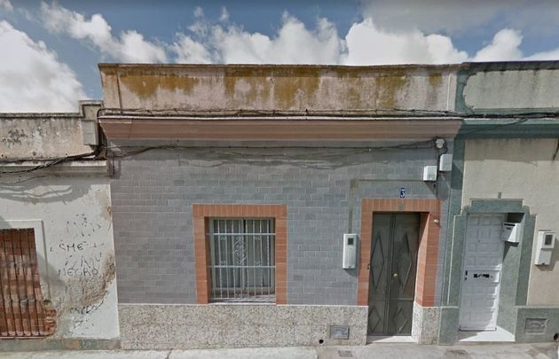 Foto 1 de Venta de casa en calle Melilla de 3 habitaciones y 102 m²