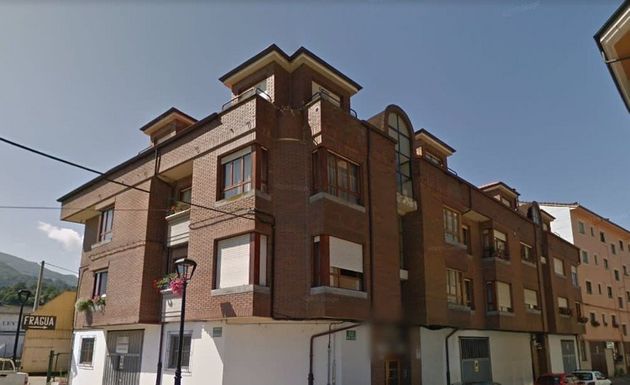 Foto 2 de Venta de piso en calle Enrique Miguel Reyero de 3 habitaciones y 101 m²
