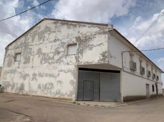 Foto 2 de Nau en venda a calle Don Quijote de 1260 m²