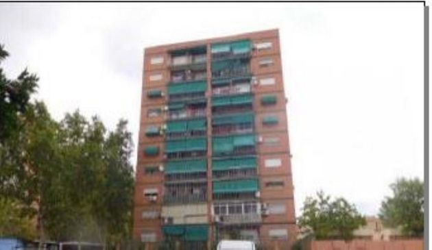 Foto 1 de Pis en venda a calle Julio Moreno Dávila de 4 habitacions i 107 m²