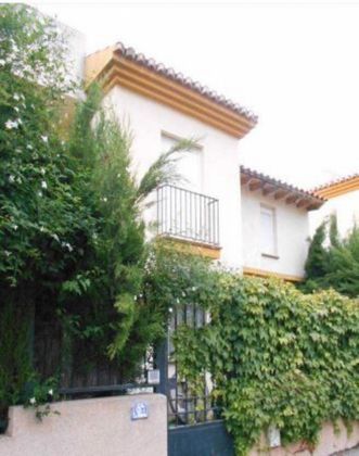 Foto 1 de Casa adossada en venda a avenida Alfaguara de 3 habitacions i 169 m²
