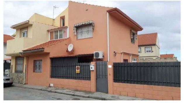 Foto 1 de Casa en venda a calle Extremadura de 3 habitacions i 210 m²