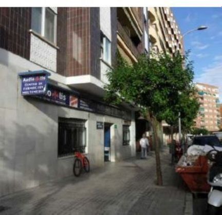 Foto 1 de Local en venda a avenida Santa Marina de 333 m²