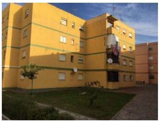 Foto 1 de Pis en venda a calle Barriada Nazaret de 4 habitacions i 98 m²