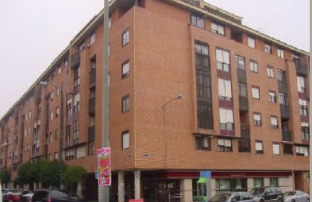 Foto 1 de Local en venda a avenida De Gijón de 216 m²