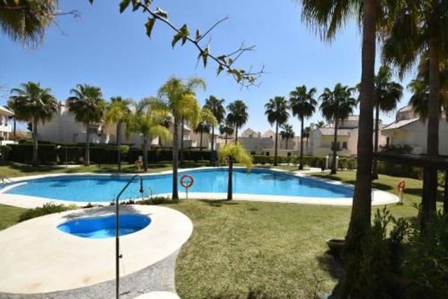 Foto 1 de Casa adosada en venta en Elviria de 3 habitaciones con terraza y piscina