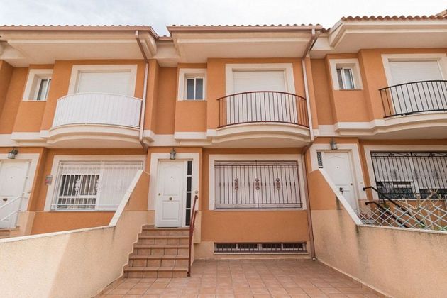 Foto 1 de Casa en venda a calle Poeta Martín Perea Romero de 4 habitacions amb terrassa i garatge