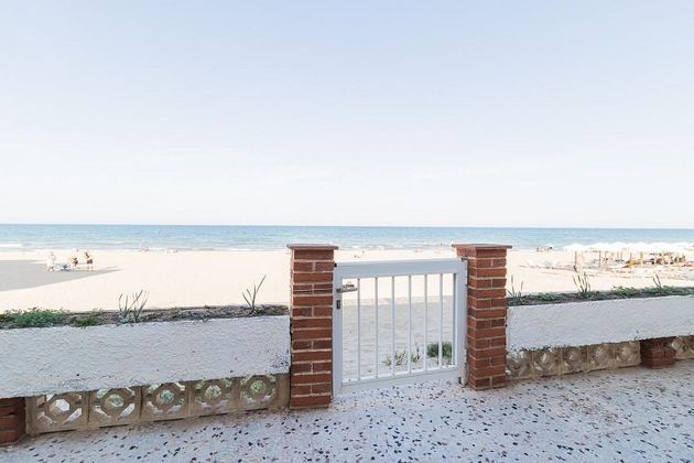 Foto 2 de Casa en venda a Guardamar Playa de 3 habitacions amb terrassa