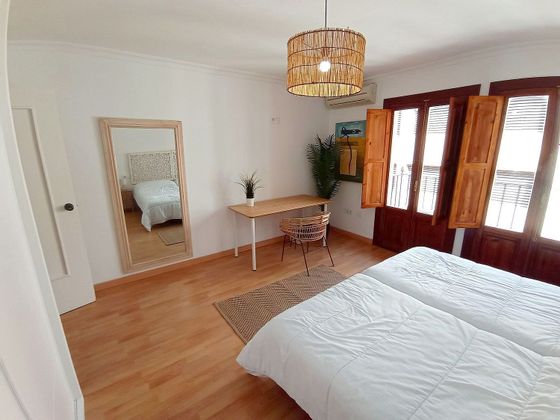 Foto 2 de Pis en lloguer a Ensanche Centro - Puerto de 4 habitacions amb terrassa i mobles