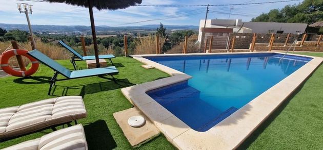 Foto 2 de Xalet en venda a Sierra Perenchiza - Cumbres de Calicanto - Santo Domingo de 4 habitacions amb terrassa i piscina