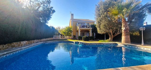 Foto 1 de Casa en venda a San Antonio de Benagéber de 4 habitacions amb terrassa i piscina