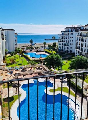 Foto 2 de Pis en venda a Puerto de la Duquesa de 3 habitacions amb terrassa i piscina
