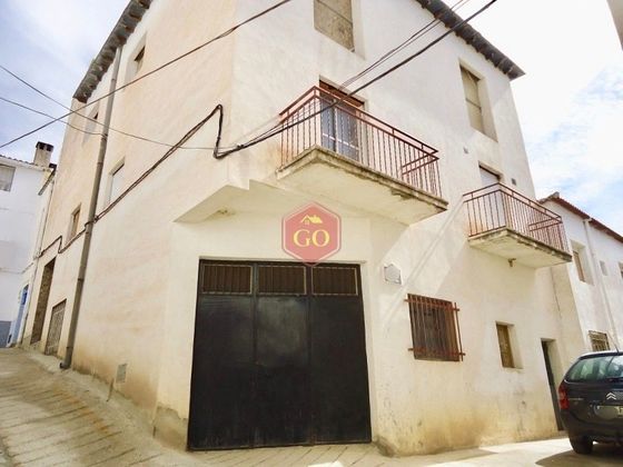 Foto 1 de Casa adosada en venta en Cádiar de 5 habitaciones con terraza y garaje