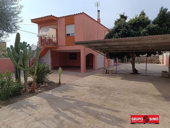 Foto 1 de Chalet en venta en Playa de Almazora-Ben Afeli de 4 habitaciones con terraza y garaje