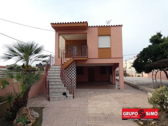 Foto 2 de Chalet en venta en Playa de Almazora-Ben Afeli de 4 habitaciones con terraza y garaje