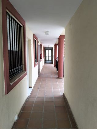 Foto 2 de Venta de piso en calle Párroco Vicente Moya de 2 habitaciones con garaje y balcón