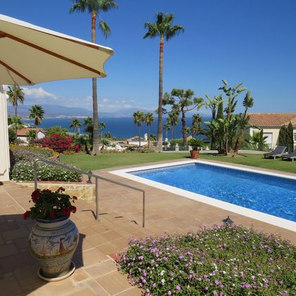 Foto 2 de Chalet en venta en Chullera de 3 habitaciones con terraza y piscina
