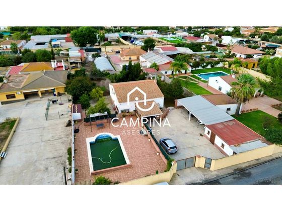 Foto 1 de Xalet en venda a Punta Umbría de 5 habitacions amb terrassa i piscina