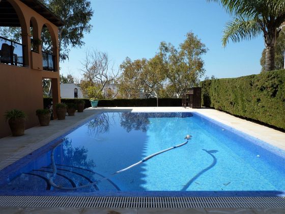 Foto 1 de Xalet en venda a calle Balcón Málaga de 5 habitacions amb terrassa i piscina