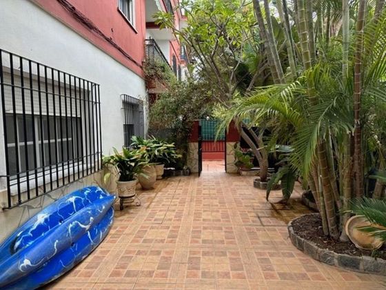 Foto 1 de Piso en venta en calle Eugenio Selle de 3 habitaciones con terraza y piscina