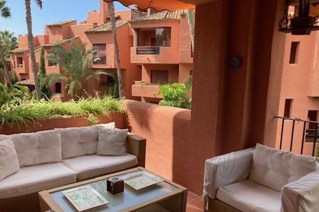 Foto 2 de Piso en venta en Los Monteros - Bahía de Marbella de 4 habitaciones con terraza y piscina