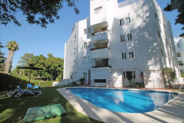 Foto 1 de Àtic en venda a Lomas de Marbella Club - Puente Romano de 2 habitacions amb terrassa i piscina