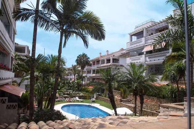 Foto 2 de Venta de piso en Lomas de Marbella Club - Puente Romano de 3 habitaciones con piscina y garaje