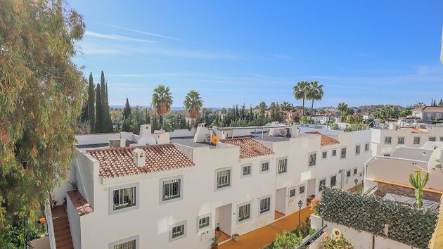 Foto 1 de Dúplex en venda a Los Naranjos - Las Brisas de 3 habitacions amb terrassa i piscina