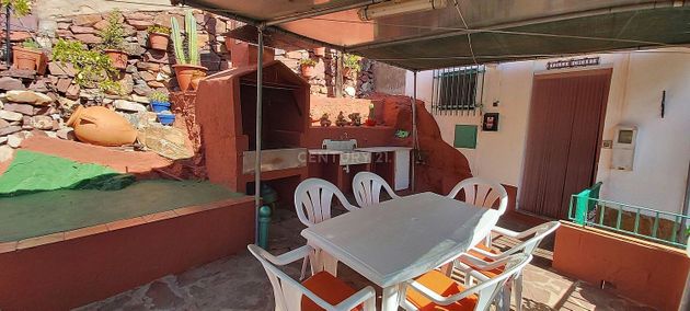 Foto 1 de Casa en venda a calle Puentecico de 3 habitacions amb terrassa i aire acondicionat