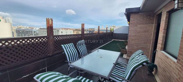 Foto 2 de Àtic en venda a calle D'amadeo Roca de 4 habitacions amb terrassa i piscina
