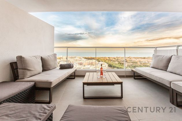 Foto 1 de Alquiler de piso en calle De la Flor del Taronger de 4 habitaciones con terraza y piscina